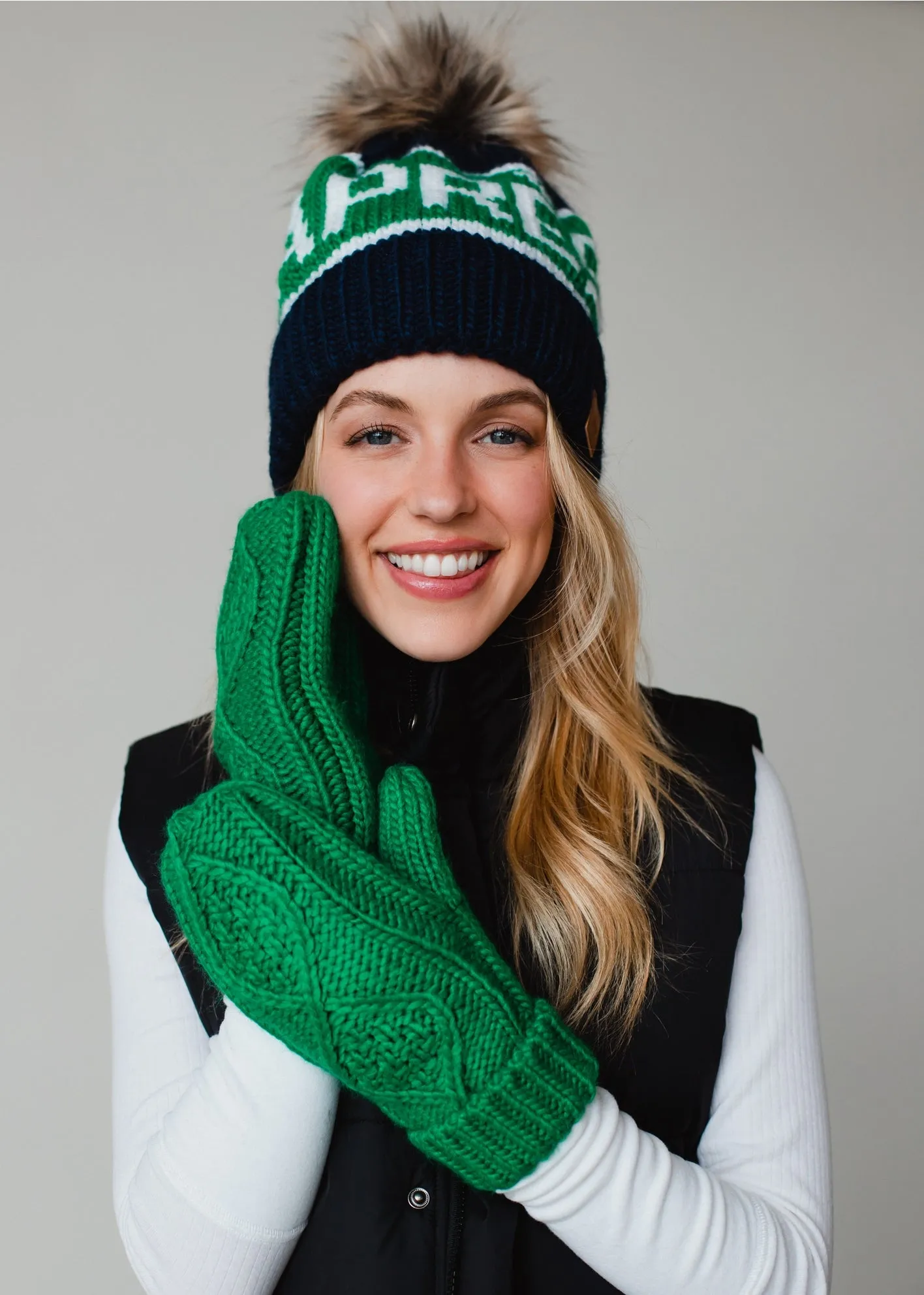 Apres Pom Pom Beanie - Navy/Green